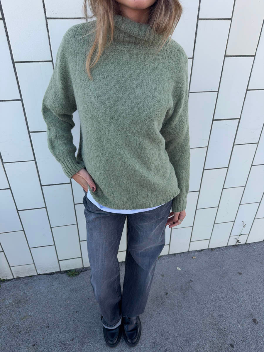 Aurelia | Classic Turtleneck Knit