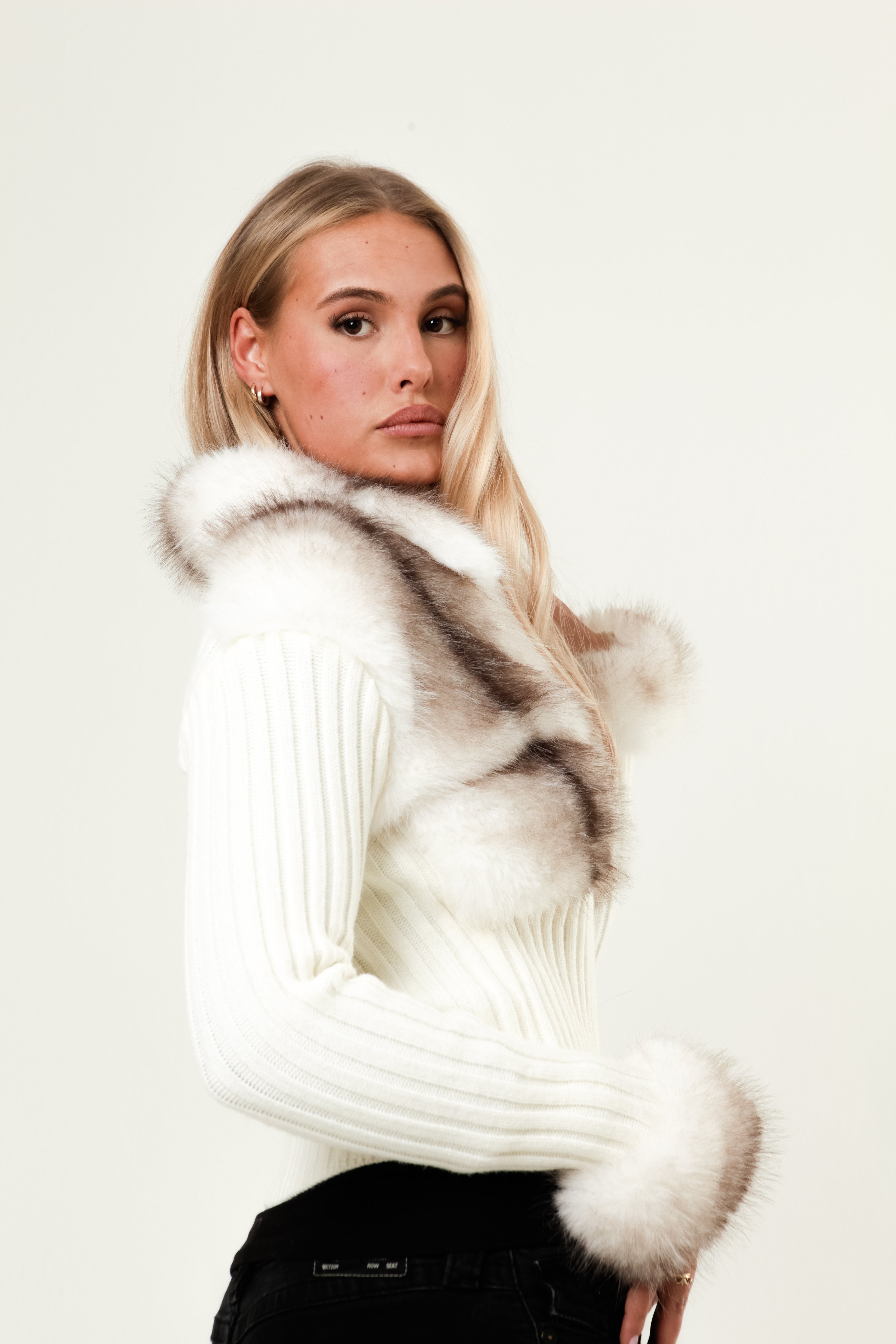 Cardigan Fur - White/Black